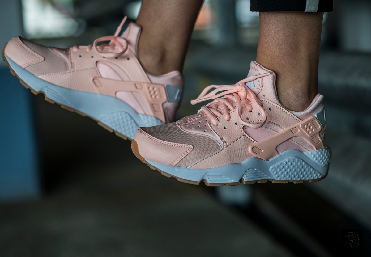 Sneakerbaas's tweet photo. Shop now! https://t.co/mExzDJpNtQ
#Nike #Huarche #Run #SunsetGlow #SneakerBaas #BaasBovenBaas https://t.co/ezD71Qljsf