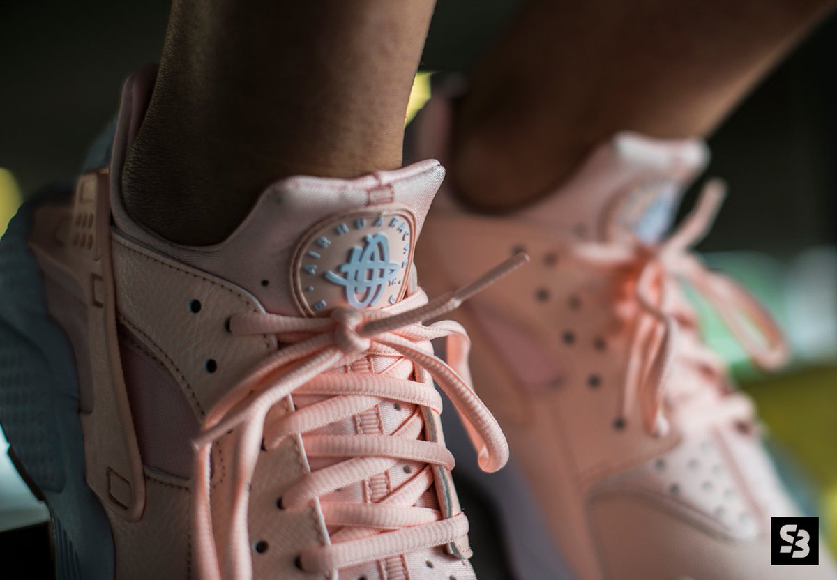 Sneakerbaas's tweet photo. Shop now! https://t.co/mExzDJpNtQ
#Nike #Huarche #Run #SunsetGlow #SneakerBaas #BaasBovenBaas https://t.co/ezD71Qljsf