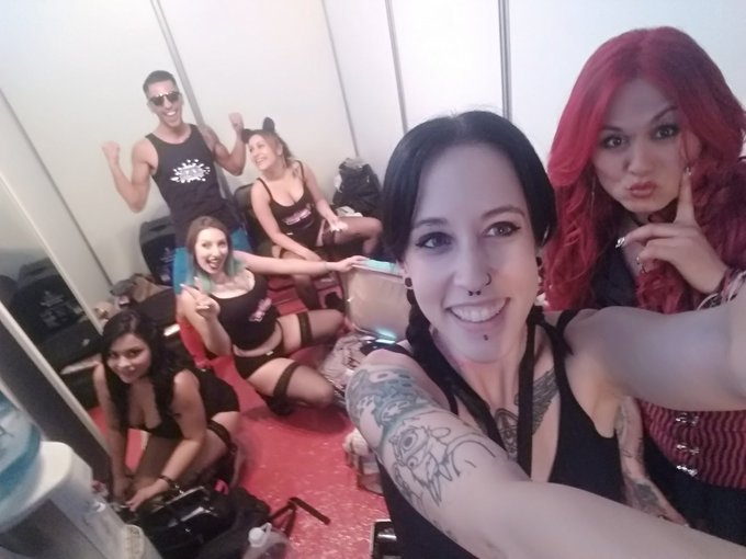 Pues ya estamos aqu&iacute;! Pisando fuerte con @MontalbanCAMILA @YunoLoveX @mango_alejandro  y toda la trupe<a class="tags" href="/tag/montalbancamila">@montalbancamila</a><a href="/tag/cam4"class="tags"><span>#cam4</span></a>