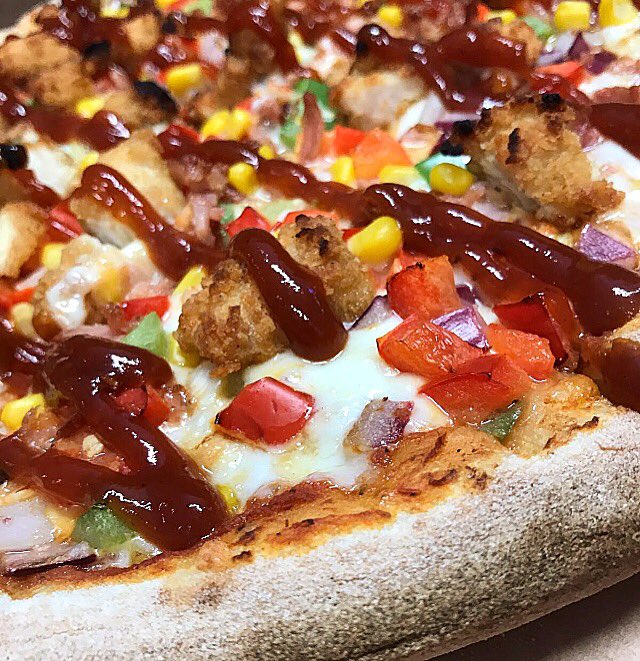 Pizzarackardboe's tweet photo. BBQ Sauce On Pizza 👌 https://t.co/DozlQZM3pb