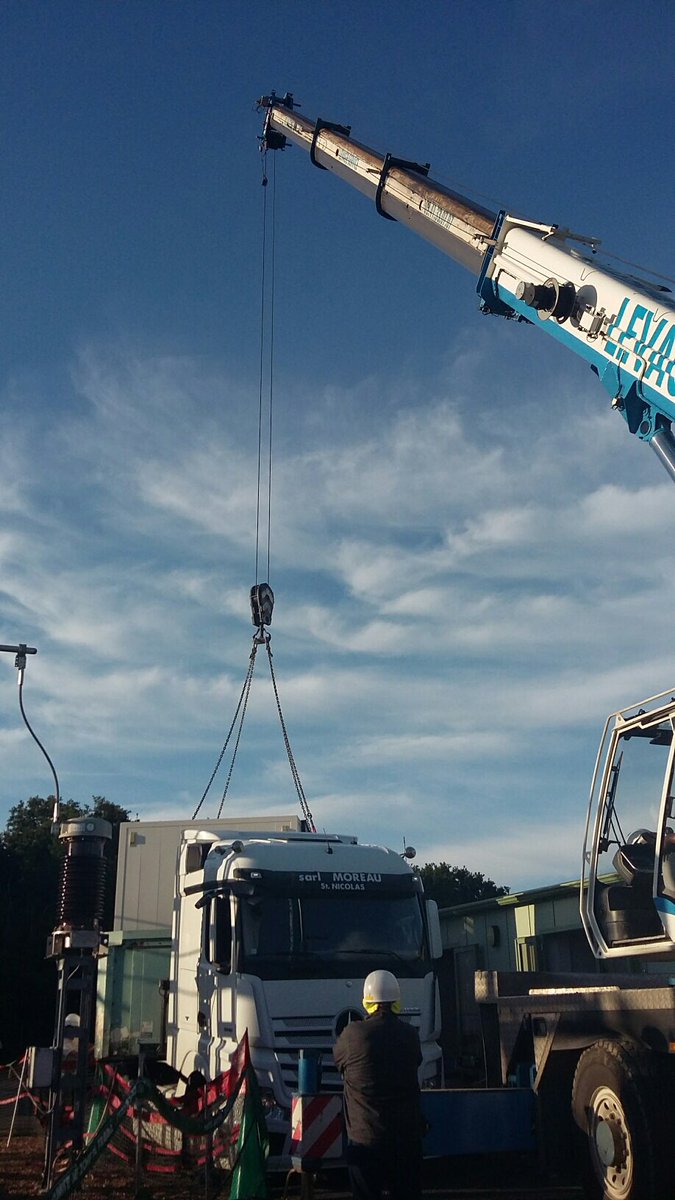 arnaud_angles's tweet photo. Solidarité entre DR, ou qd le PS mobile MED, tout juste sorti d'usine, part dans l'Anjou secourir un PS ayant partiellement brûlé #brips https://t.co/3aODRVF1CH