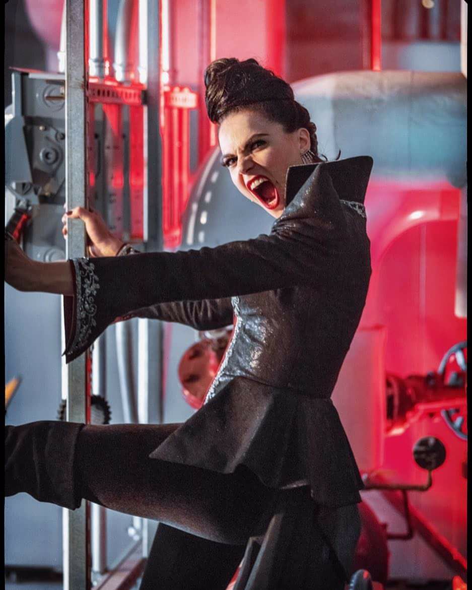 EvilRegalElla's tweet photo. My #TeenChoice nominee for #ChoiceSciFiTVactress is @LanaParrilla from #OnceUponATime @OnceABC #EvilRegals
1 RT = 1 VOTE https://t.co/RZmUt4Jadq