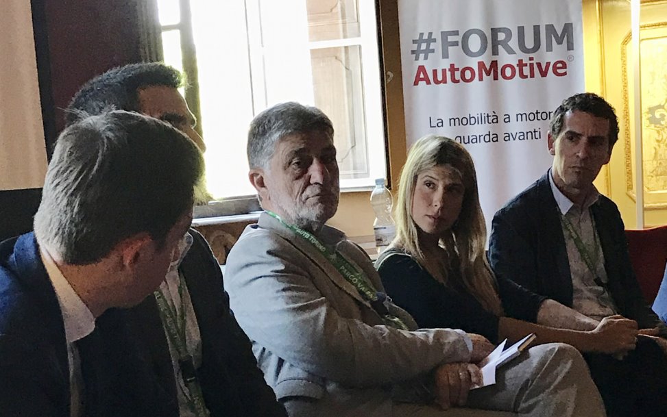 silvioderossi's tweet photo. #SaloneAutoTorino: grande successo per "Giornalismo e Comunicazione, generazioni a confronto" https://t.co/NGTI1GbEqb #ForumAutoMotive https://t.co/dCJqEzb3uB
