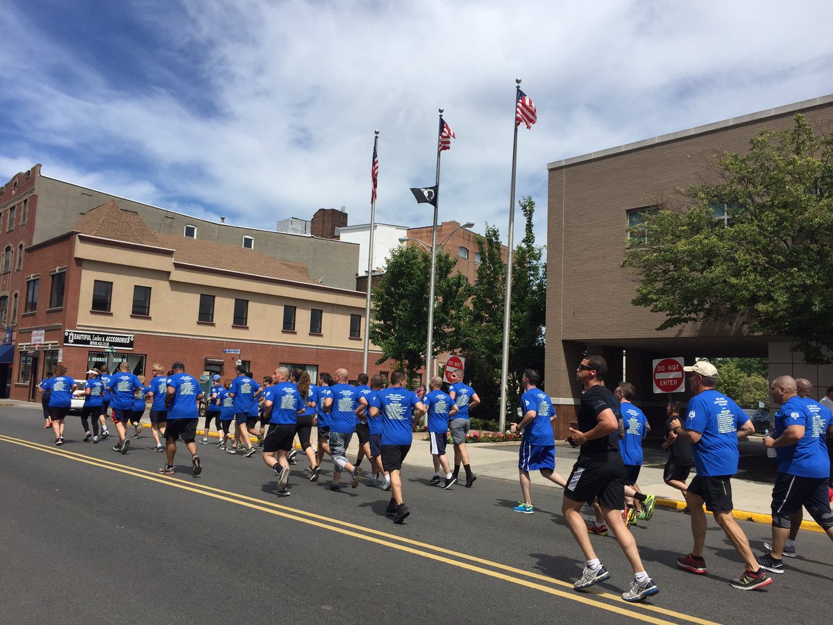 ElizabethPBA4's tweet photo. Here our Officers are running by Police HQ along with members from Customs and Homeland security.  @SONewJersey @NJSPBA https://t.co/I6OIWs8lAZ
