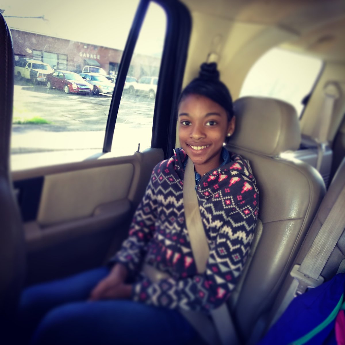 victa_spot's tweet photo. #DaddiesBlueDiamnd #2017graduate #Off2MiddleSchool proud of my #twin heven is craccn rite now #MommieMoeIsSmiling https://t.co/PCzYDtrnlg