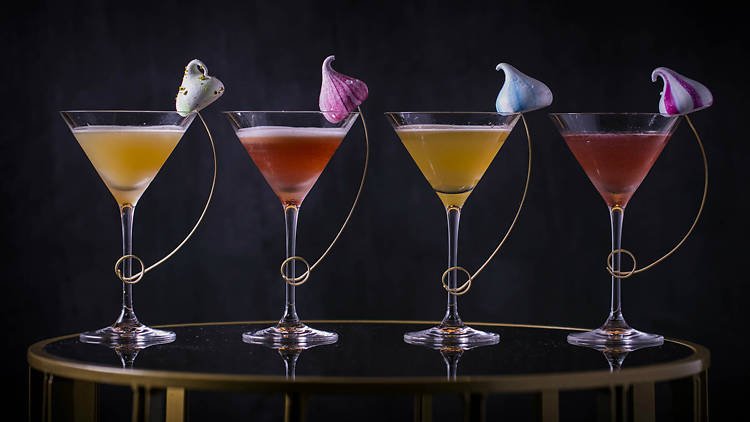 TimeOutLondon's tweet photo. Sweet! A martini and meringue pop-up bar is open in Mayfair all this month.  https://t.co/tfGejw5fPC https://t.co/mMWPd4enxt