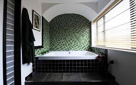 WPRGodalming's tweet photo. #Didyouknow that this Godalming property once featured on Grand Designs? https://t.co/bNOBSEi3Ko #Property #Granddesigns #Architecture https://t.co/h82c3Ykm3J