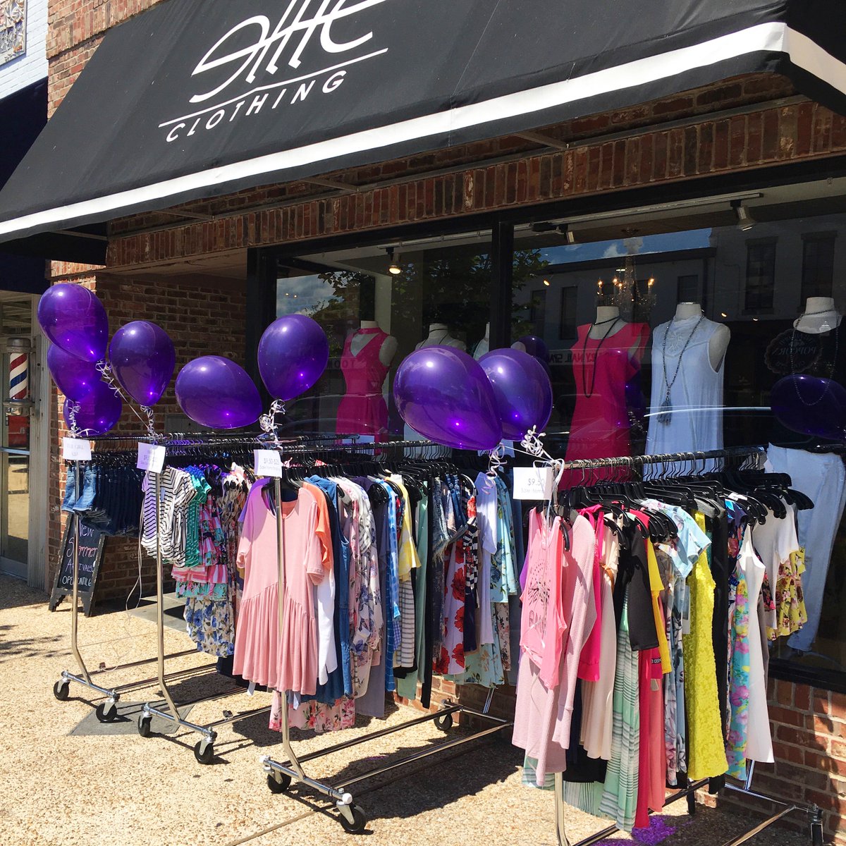ellieclothing's tweet image. SIDEWALK SALE!! 💜🙌🏻 #happyfriday #itstimetostop #downtownauburn