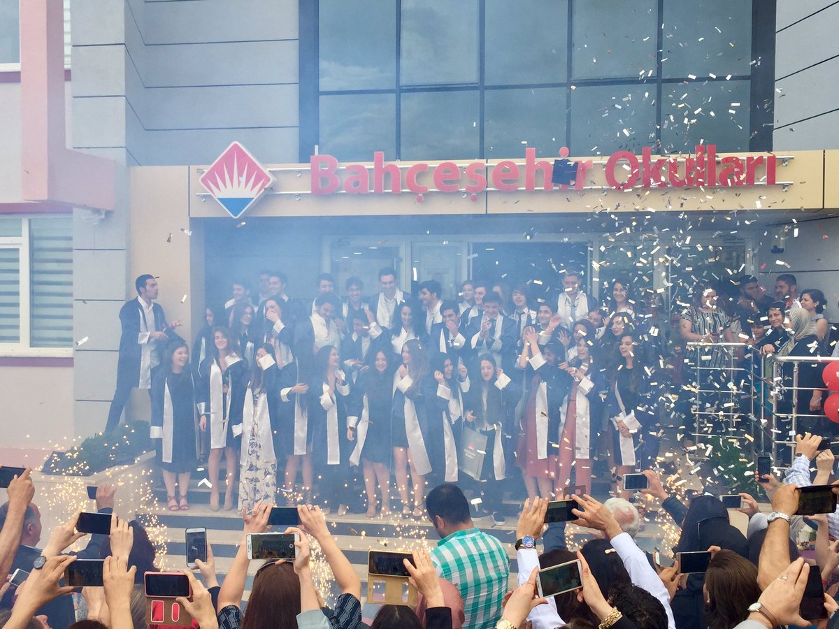 emrahasikoglu's tweet image. Çorlu Bahçeşehir Koleji Lise Öğrencileri Keplerini Üniversiteli Olacakları Yarınlara Doğru Attılar.#Class2017 #BahcesehirKoleji #CorluBK🎓🎉👏🏻