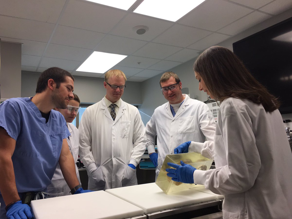 MelanieBoisMD's tweet photo. Morning pathology with our awesome peds cardiology fellows. Today's topic: Ebstein anomaly #ASCP40UnderForty2017 @joemaleszewski #mayocvpath https://t.co/Z73AUzTJvq