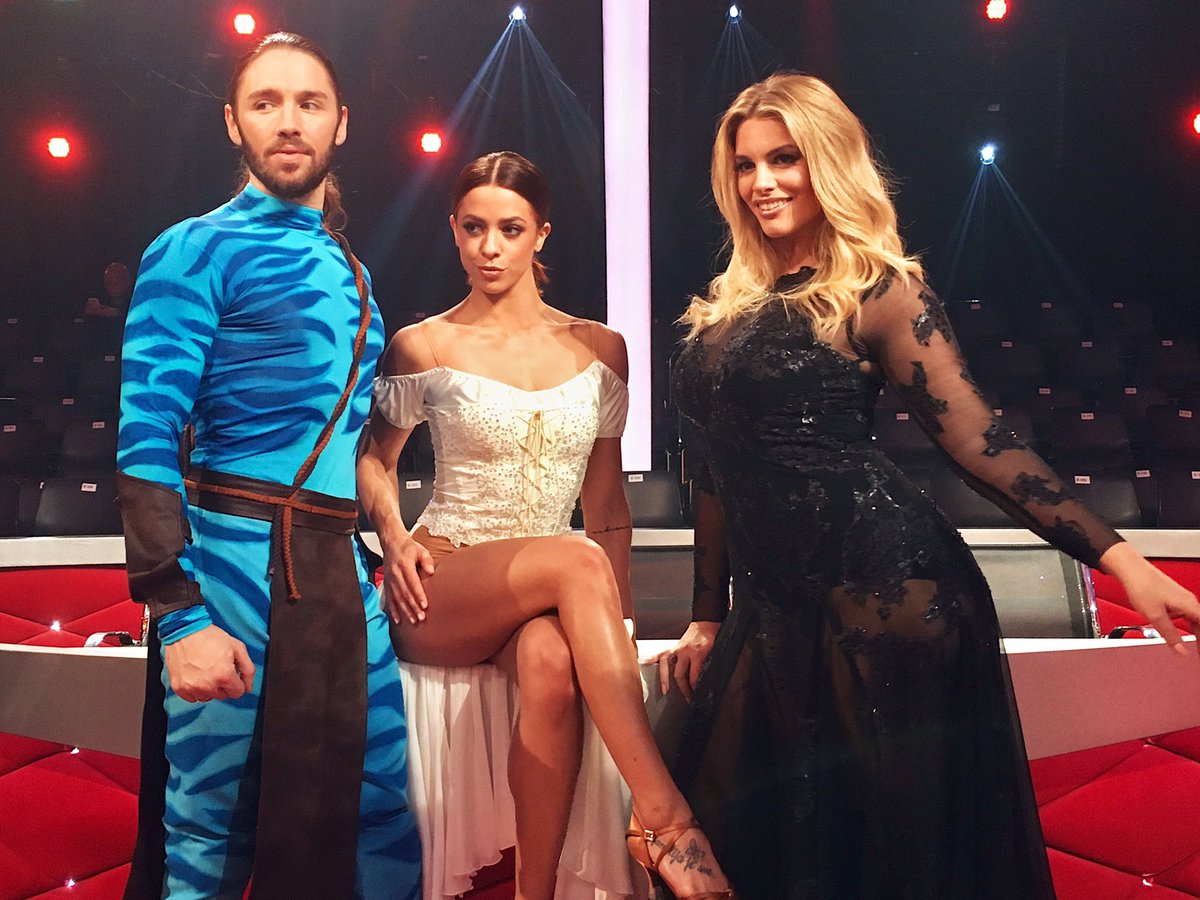 RTL_com's tweet photo. 💃🕺💃Wer wird heute #DancingStar2017 ? #letsdance #finale @vanessamai @GilOfarim @AngelinaKirsch live ab 20.15 Uhr https://t.co/d2iyi9F6Hu