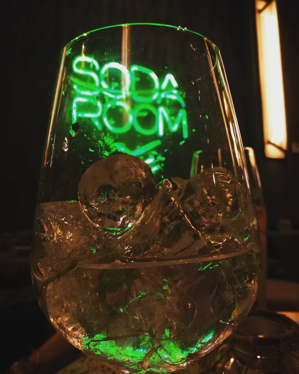 MaddockMadrid's tweet photo. ¿Preparados para esta noche? ¡Os esperamos en #Maddock a partir de las 20.30h con @Alex_dc  y @jayshem921! 🍸#sodaroom #Party #FridayMood https://t.co/xArzu7UZ8D