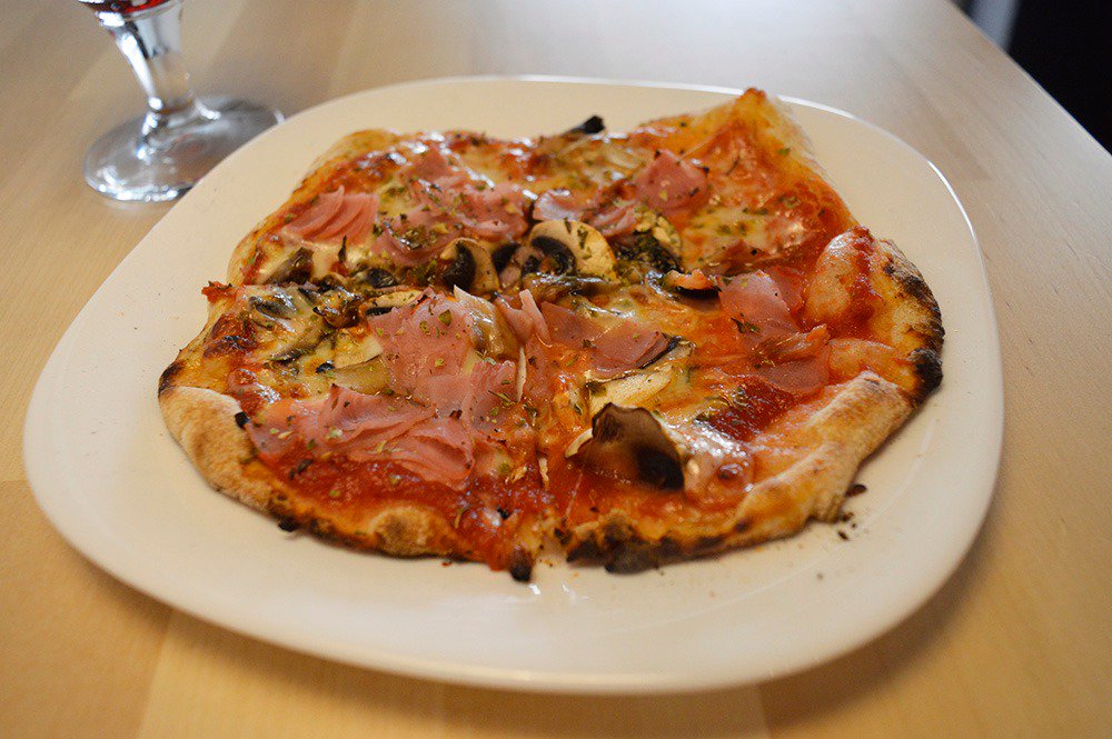 TapasinGranada's tweet photo. A great #tapa we had yesterday at #BarTango in #CalleSol. Thanks Ismael! #pizza #food #foodpic #tango https://t.co/Mrv7Lt4T5y