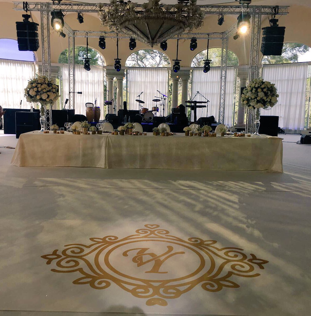 servhosteleria's tweet photo. Hoy en el espectacular sal��n de Finca Mas Solers sirviendo el banquete nupcial creado por @jubanyevents para un ex-jugador del FC Barcelona https://t.co/JXualhec0i