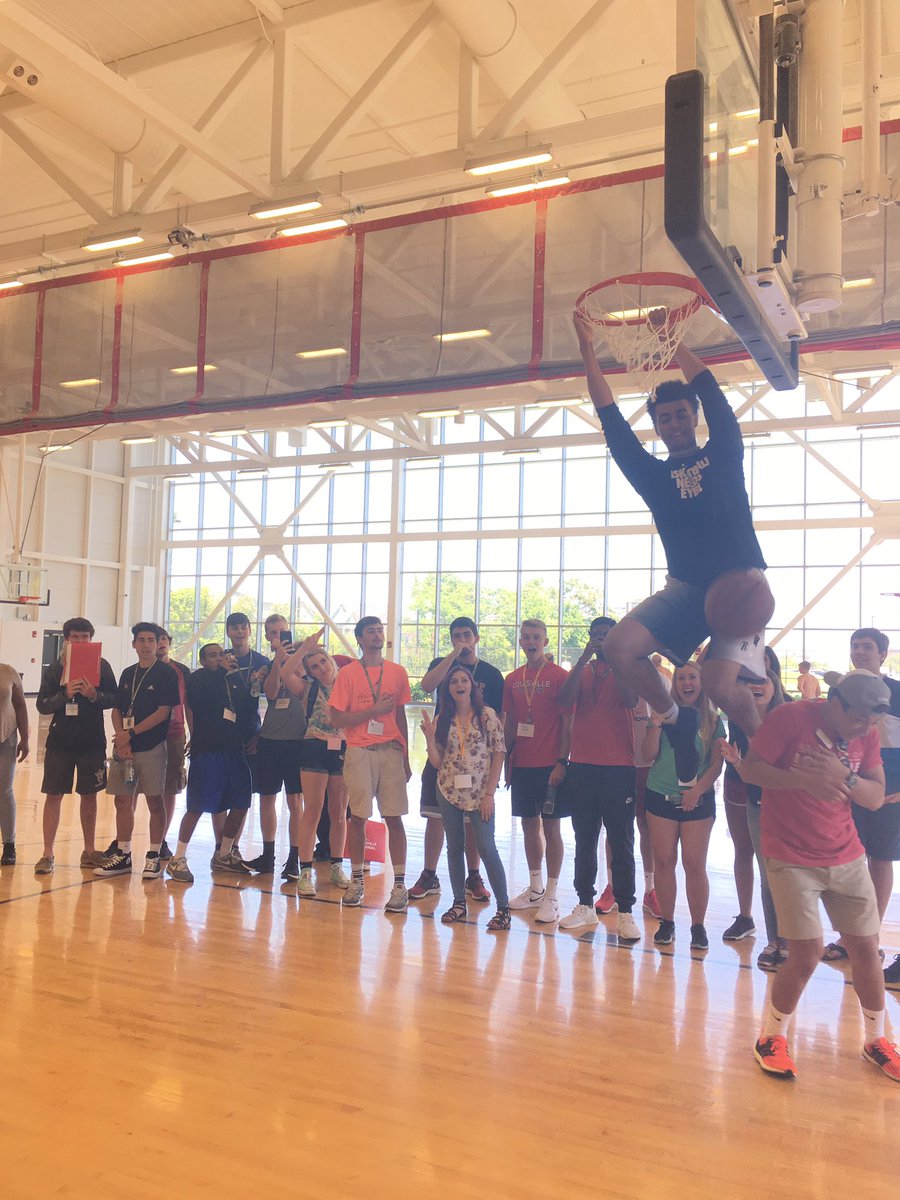CardsPeter's tweet photo. Freshman year is going to be a Slam Dunk #CardinalChallenge #UoflOrientation #BallisLife https://t.co/PJ9hODwvfM