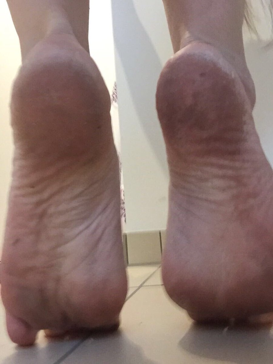 lyndseyfeet's tweet photo. More for my #dirtyfeet lovers! #footfetishfriday #footfetish #footlovers #soles #toes #footworship https://t.co/veKd3FnKO8