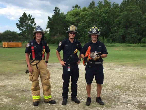 swfdinfo's tweet photo. Injured Blue Heron 50' up in a pine tree? No problem for SWFD Truck Co 4! Well done!💪💥🦅🥇#inyourtimeofneed @swfdproud @wmbb @WJHG_TV @30a https://t.co/BYG0rzDIZP
