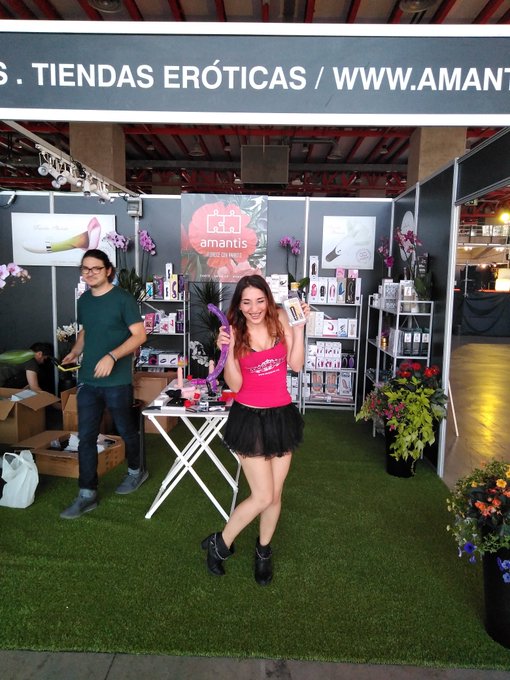 Deseando estrenar los s&uacute;per juguetes de @amantis_net en el escenario de @69sexplanet s&oacute;lo en @EROTICOMADRID<a class="tags" target="_blank" title="On Twitter" href="/?out=eyJ0eXAiOiJKV1QiLCJhbGciOiJIUzUxMiJ9.eyJpYXQiOjE3MjA5NjU2MjQsImlzcyI6InR3cG9ybnN0YXJzLmNvbSIsIm5iZiI6MTcyMDk2NTYyNCwiZXhwIjoxNzUyNTAxNjI0LCJyZWRpcmVjdF91cmwiOiJodHRwczovL3R3aXR0ZXIuY29tL2FtYW50aXNfbmV0In0.mplLl8srxVgaYVJcFO2eUm21wCjUCYFrT-m7zidKRsrSu_HB4HAXSuXuV32xAbLc74wMbwreXs3IhSi9nvrfmA">@amantis_net</a>