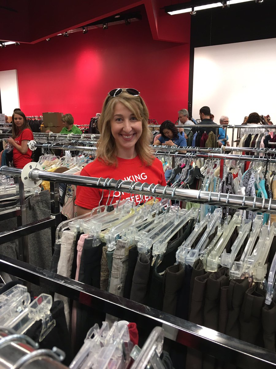 VizoFinancial's tweet photo. @GWLN #PASistersSociety team up with @DFS_SCentralPA to help sort clothing for their upcoming sale. #CUWomen @psecu #cornerstonefcu https://t.co/s7FPuCbfmf