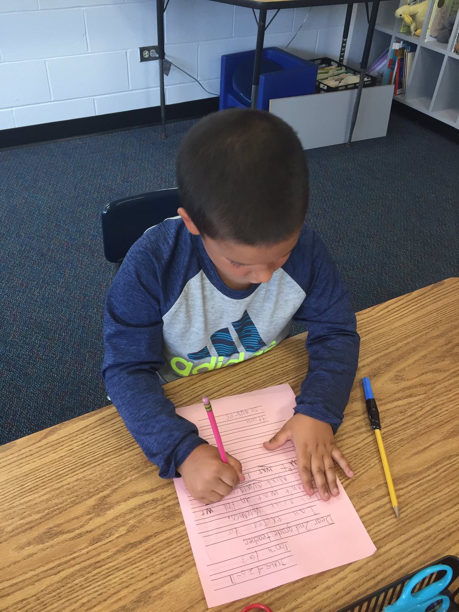 1mrsbedingfield's tweet photo. Writing to our next year's teachers! #almostsecondgraders #ivyhillleague #flyingup https://t.co/TYKLx6Y05O