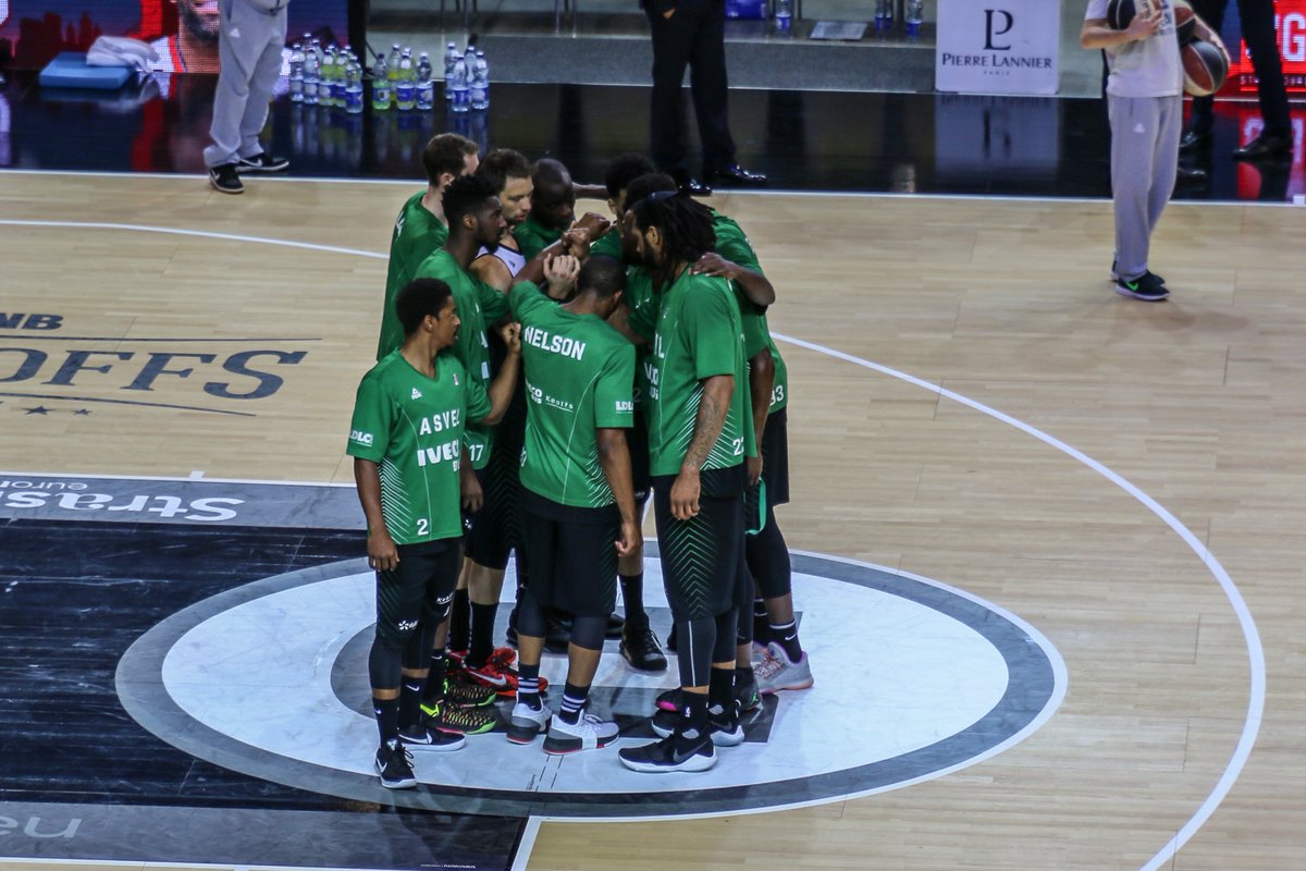 LDLCASVEL's tweet photo. @CWARE22 @CKahudi5 @_NicolasLang_ @Jclifio C'est parti au Rhénus ! C'est ce soir que les Villeurbannais doivent tout donner... La finale est au bout ! #ObjectifBack2Back #SIGASVEL https://t.co/jbBg7R8nt9