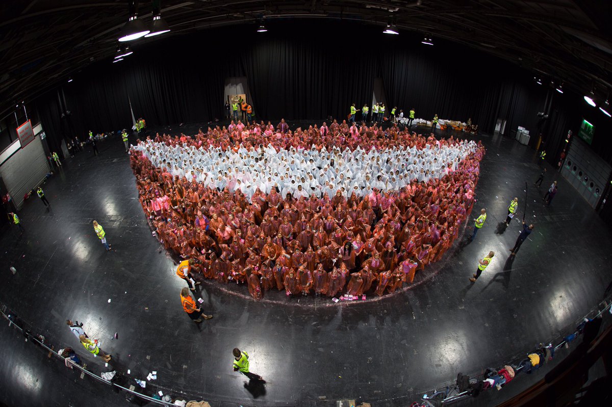 UofGlasgow's tweet photo. Here's the #glasgowbigsmile 👄 let's hope it's a @gwr breaker 🤞🏻 (we'll know in a few weeks) @uofgdental @bigsmilebigband @SECGlasgow https://t.co/5ag7ElFkGZ
