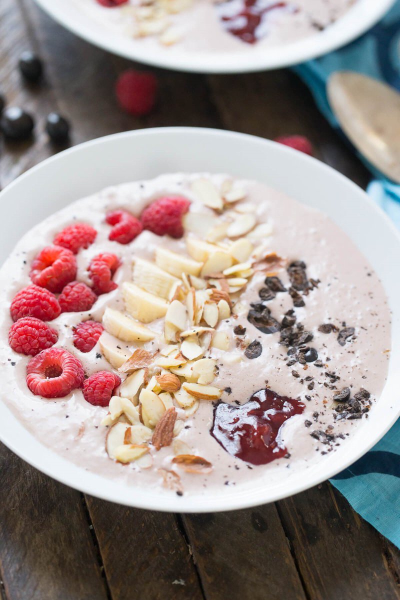 ZulkaSugar's tweet photo. Keep it light + healthy with a Strawberry Mocha Smoothie Bowl from @LemonsforLulu! https://t.co/OchZk7IRM0 https://t.co/PPs69iTmhd