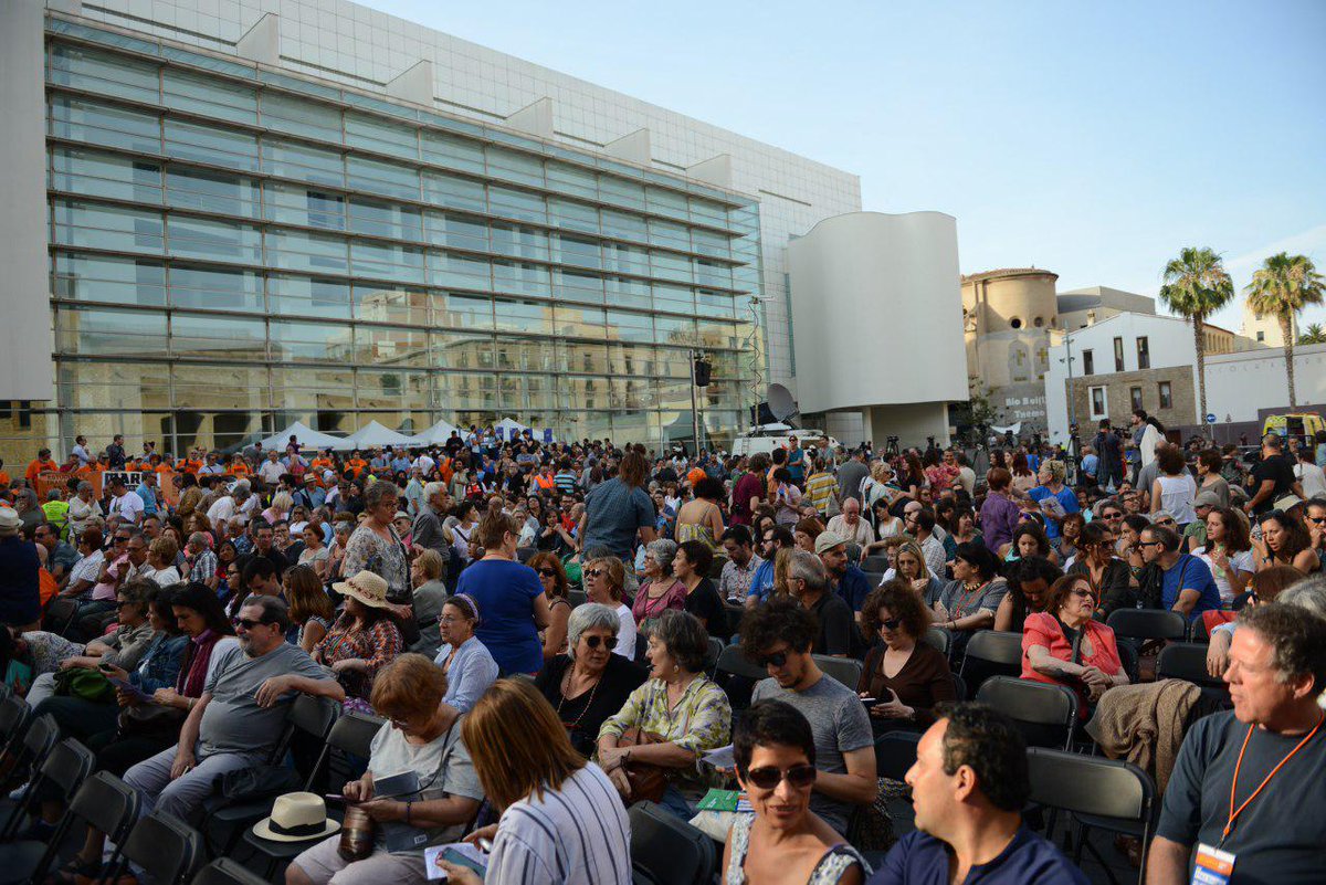 We're the towns and cities standing up against exploitation and hate. We are global #WeAreFearless 

fearlesscities.com