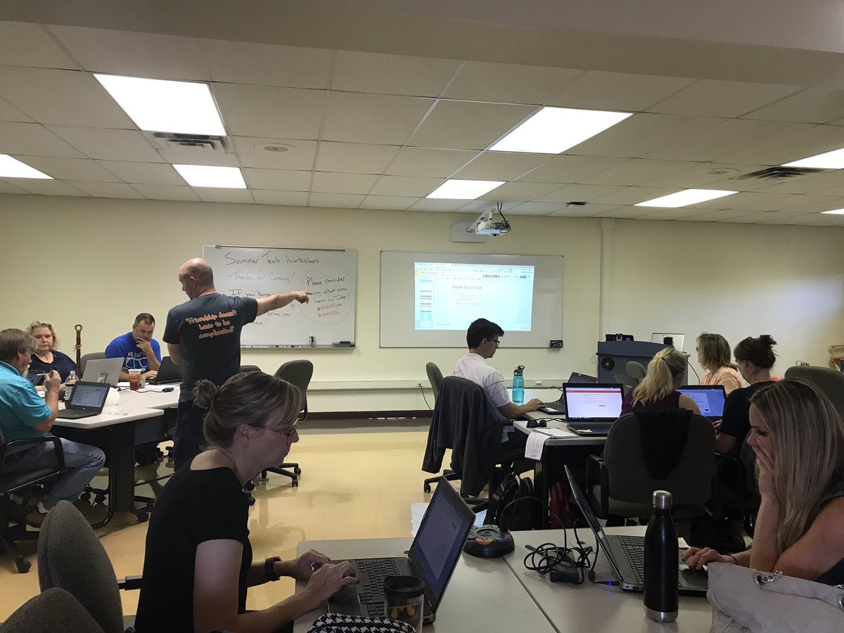 KerryParrishArt's tweet image. Great class yesterday! Big fun teaching with @sayreteacher #makinglearningvisable #teacherlife #d155inspire