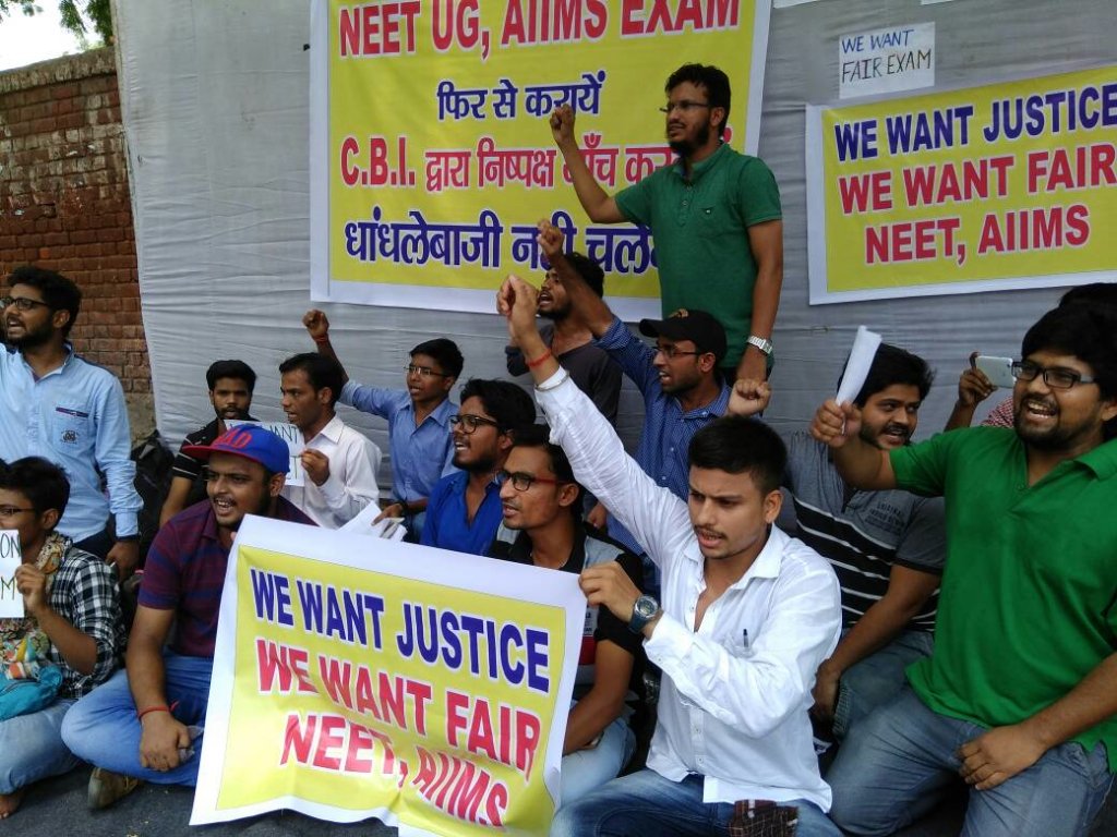 KingYogeshraj's tweet photo. @PMOIndia Sir aapko pata v hai aapke desh me kya Students hunger strike kar rahe hai one nation one exam one papers #ReNeetug17 https://t.co/g0KLH7SmVp
