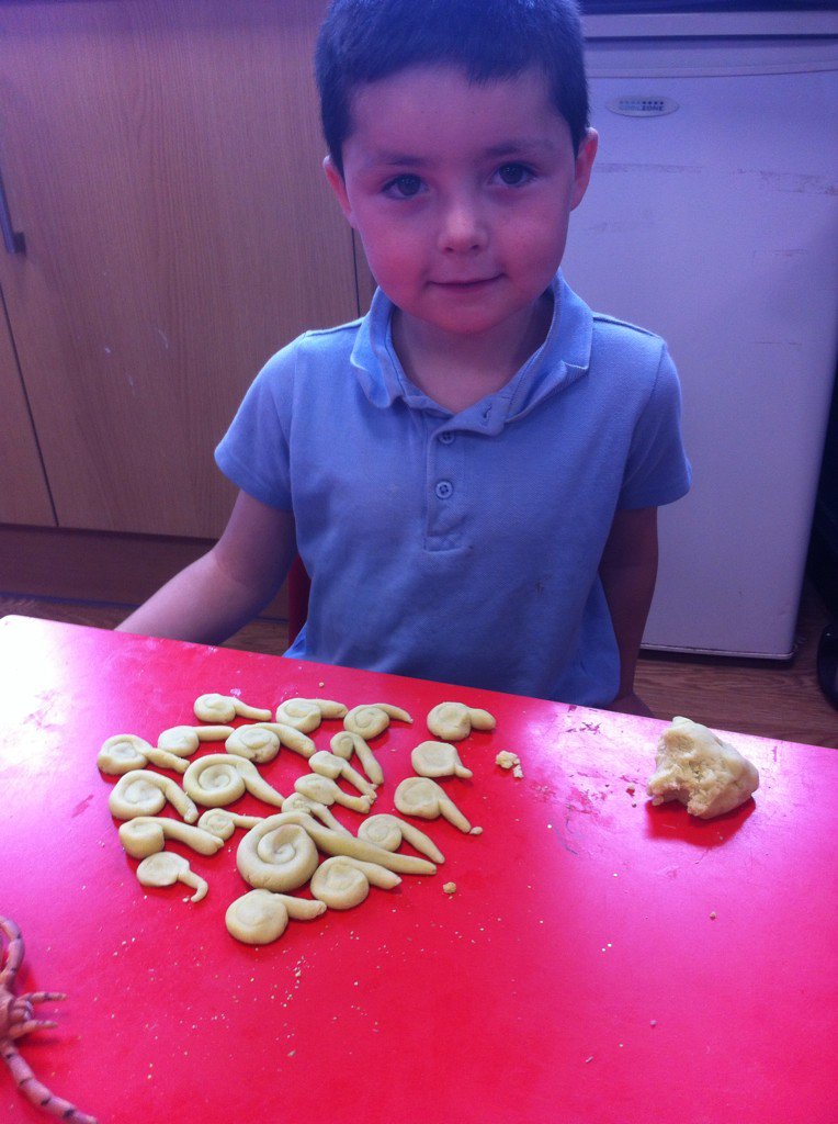 PentrerGraig's tweet photo. Observational drawing and play dough physical fun #pgprockets #pgpart #pgpphysical https://t.co/qfTH16wBlA