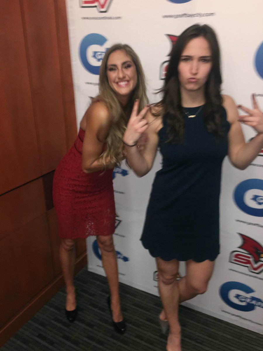 kellyvellucci's tweet photo. HBD @AndreaBrigham 💕 hope this weekend is just as blurry as this pic for you 😏😘 https://t.co/3QY7FVYXIJ