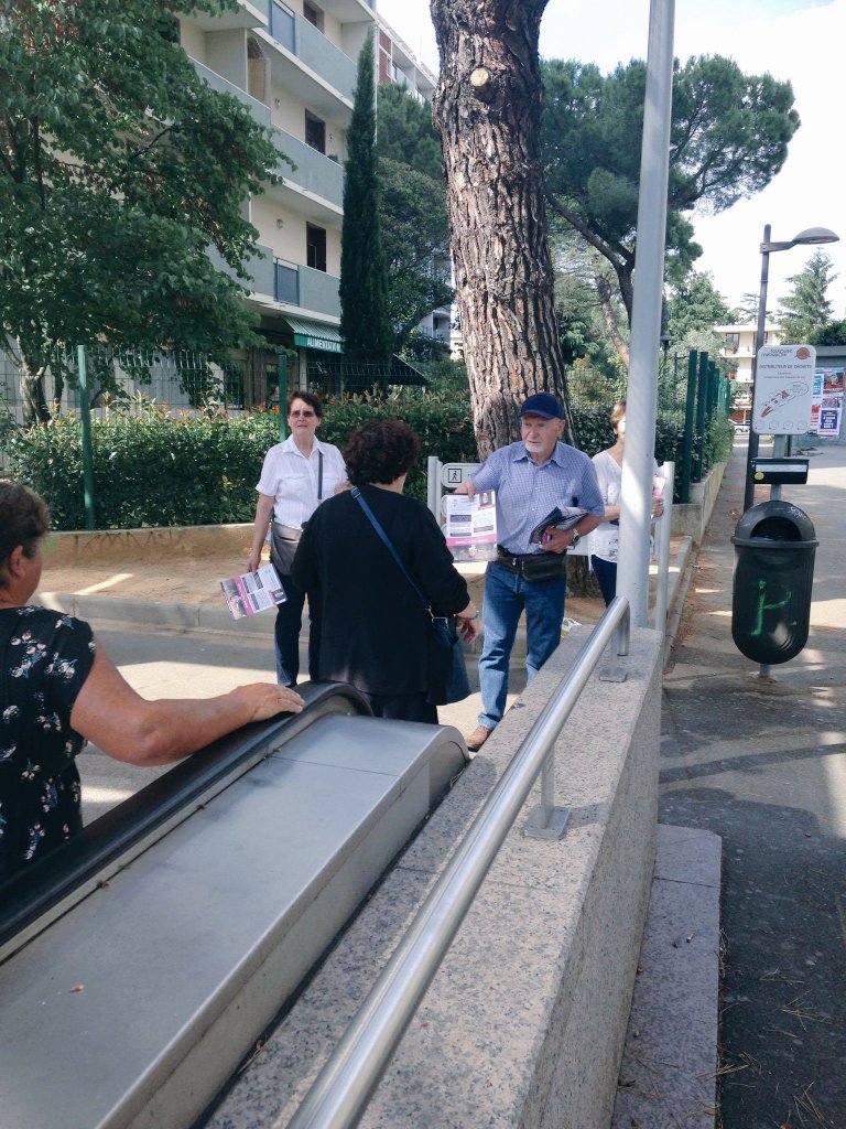 spf2017's tweet photo. Dernier tractage avec la #teamsimone au métro de Rangueil ! L'occasion pour moi de remercier la #teamsimone. Ensemble, #onvagagner 😉 https://t.co/eNPwaXGpm3