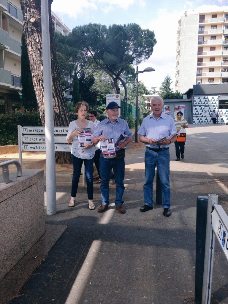 spf2017's tweet photo. Dernier tractage avec la #teamsimone au métro de Rangueil ! L'occasion pour moi de remercier la #teamsimone. Ensemble, #onvagagner 😉 https://t.co/eNPwaXGpm3
