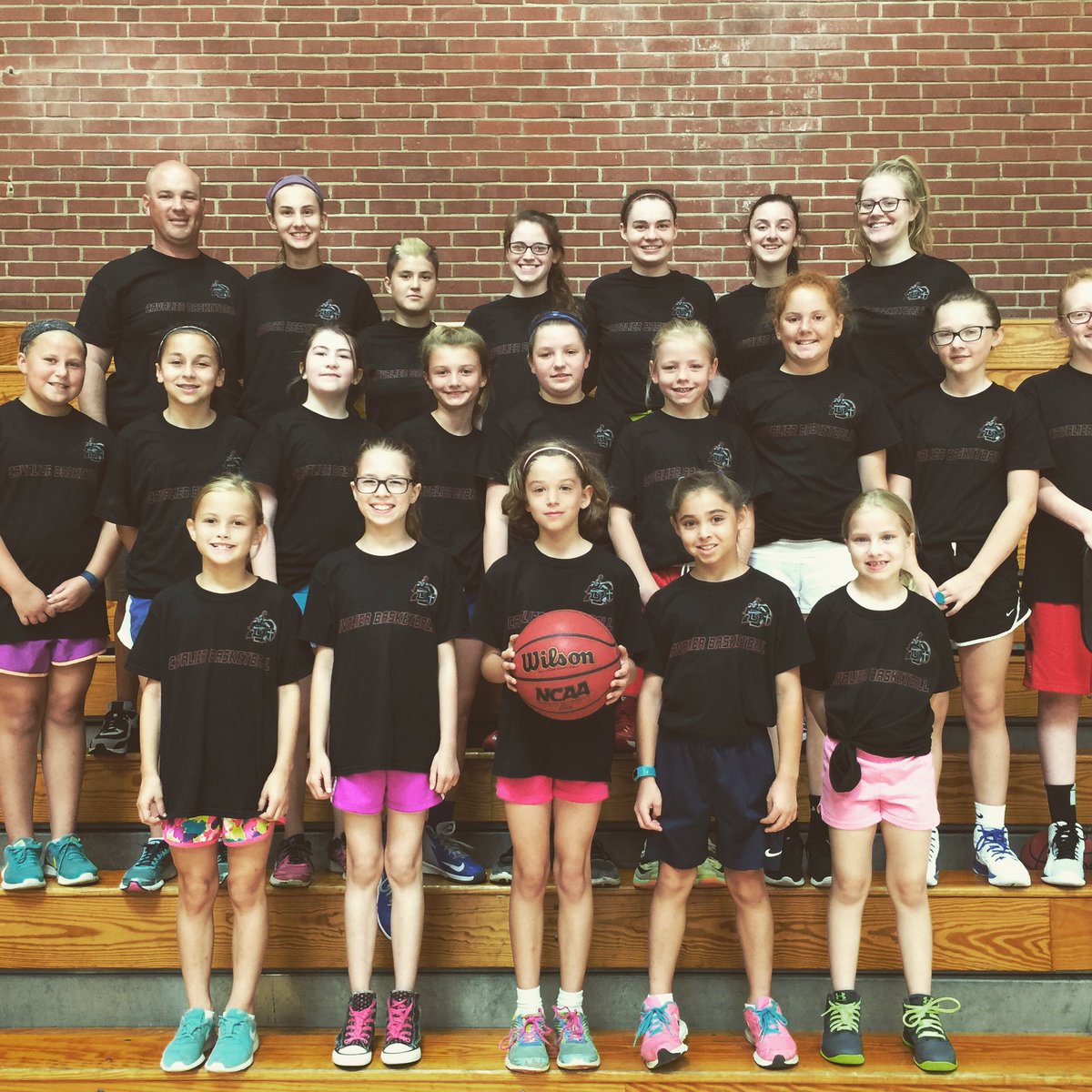 DB_GirlsBBall's tweet photo. What a great week with this bunch! Just an amazing week of Camp Cavalier! 🏀🏀🔥💯 @FearTheCavalier @CAVALIERCOACH @yoakj @CavalierUnited https://t.co/FVAMSuuQ8m