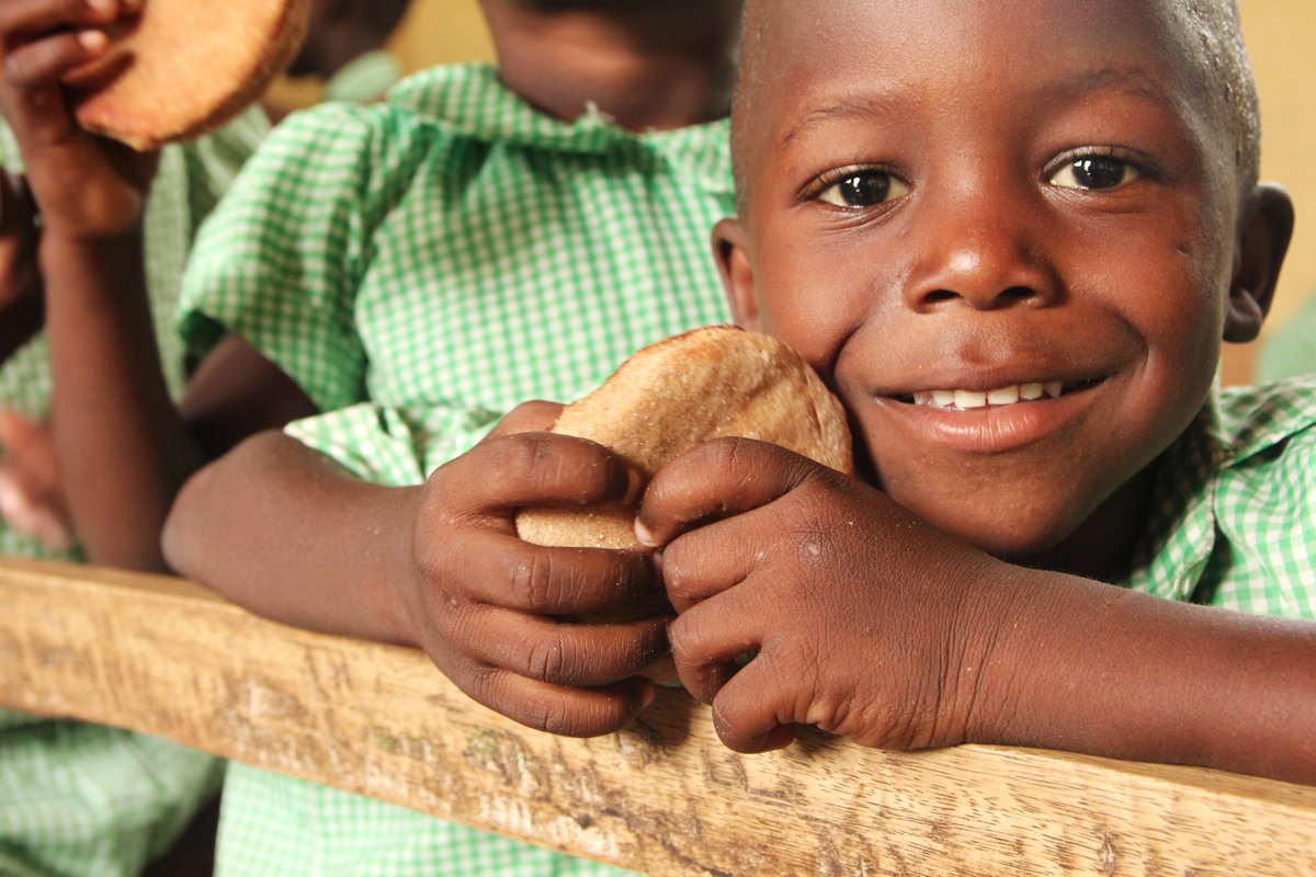 HALFUNITED's tweet photo. For every HALF UNITED product you purchase, YOU give 7 meals to a child in need! https://t.co/fLGCMwpSoY https://t.co/pwehbBjlgr