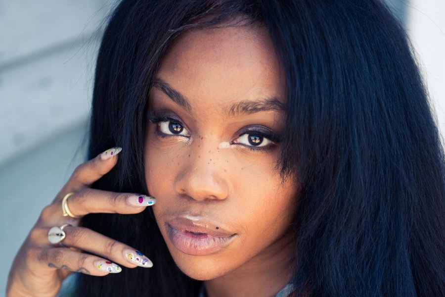Essence's tweet photo. There's been no chill on Twitter since @Sza dropped #CTRLl: https://t.co/7cq43WAimQ https://t.co/Uxr4dWwqlt