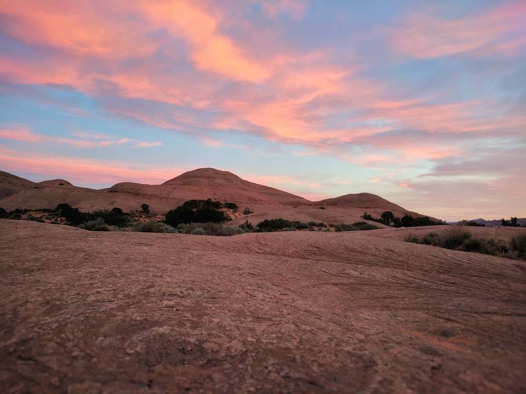 TriMilan's tweet photo. Sunrise above Slickrock.  Great way to start a day, 6 mile run felt good too. 
#ultrarunning #trailrunning #trailt… https://t.co/3kHykxwVRW https://t.co/WePy5b2pLP