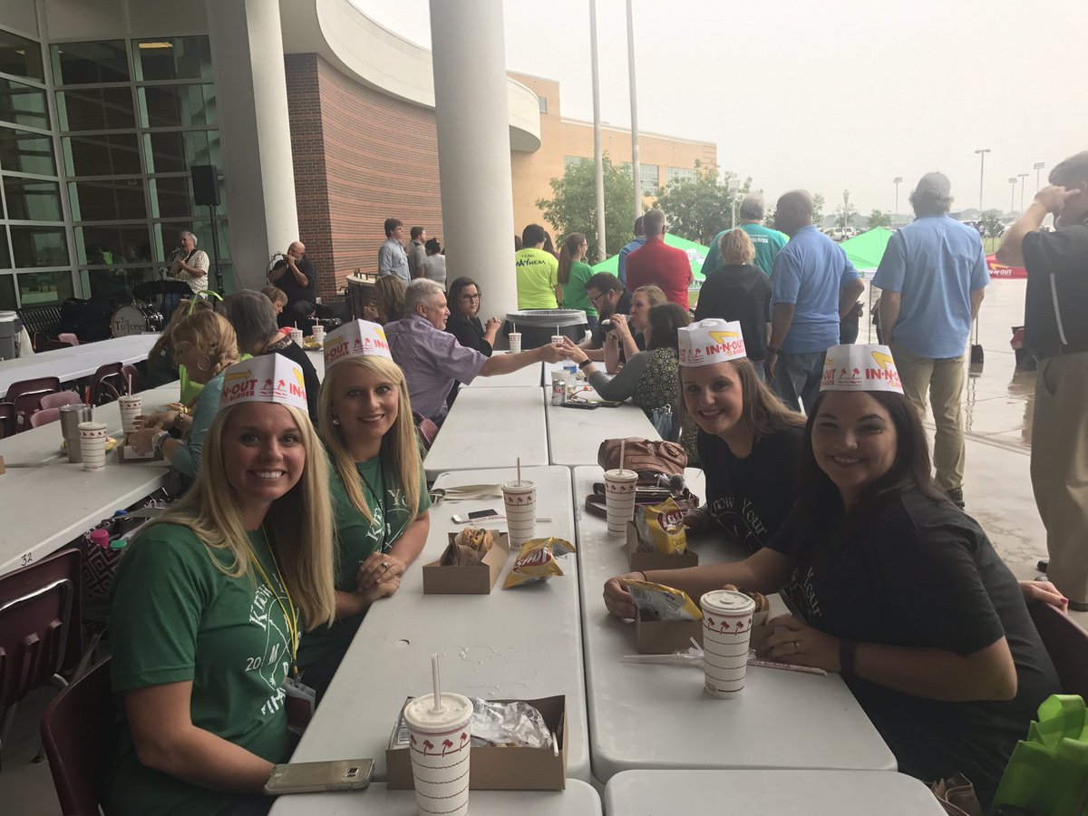 ParkersPanthers's tweet photo. In and out burger for lunch #mabanklearns https://t.co/3HrdSJqUZ9