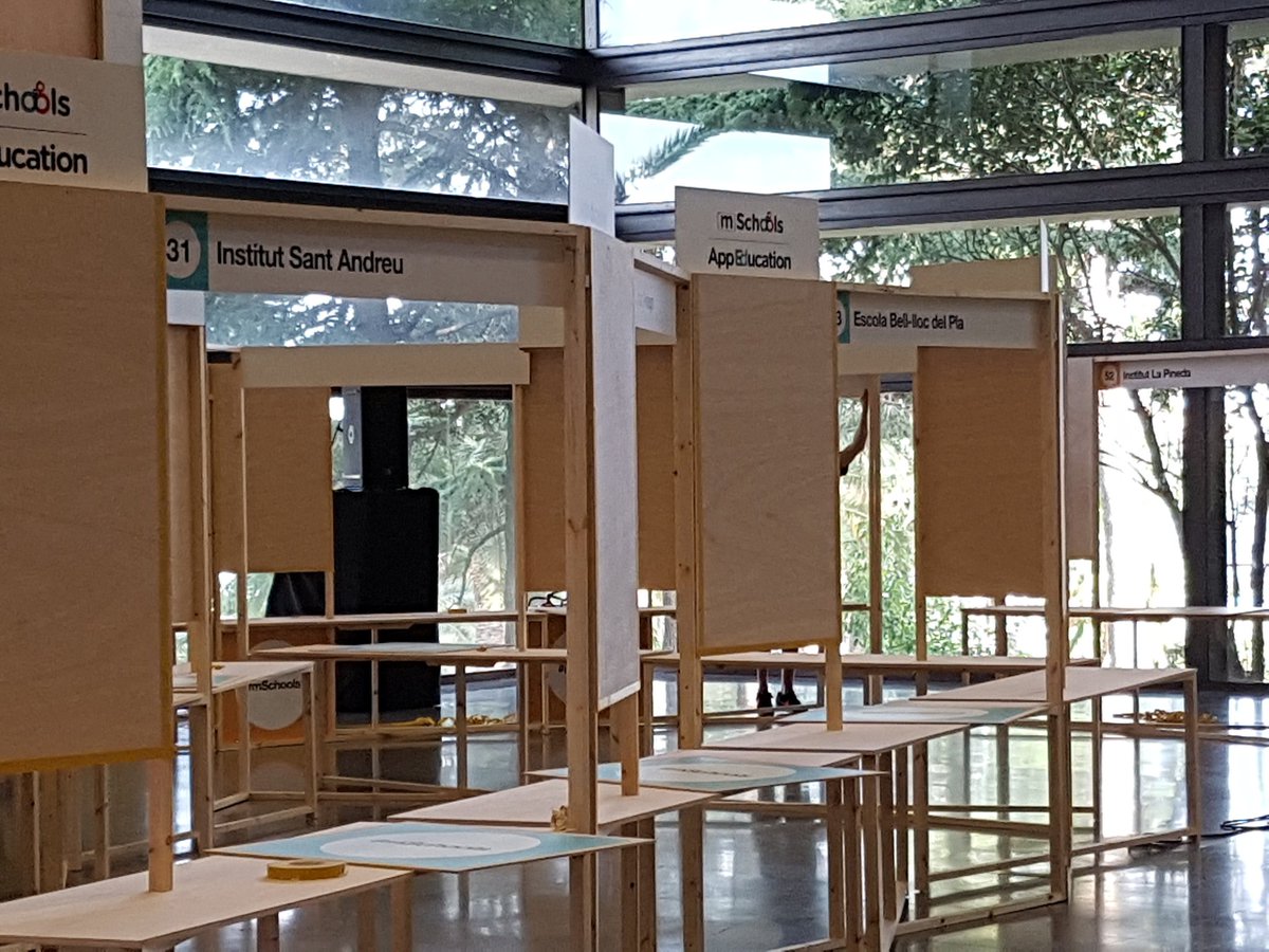 pitu1960's tweet photo. Nervis, emoció, relaxant la veu. Demà ha d'estar tot a punt pels #mSchoolsStudentAwards. Els #appeducation #mhmap #scratchchallenge https://t.co/kvAkzaMwhY