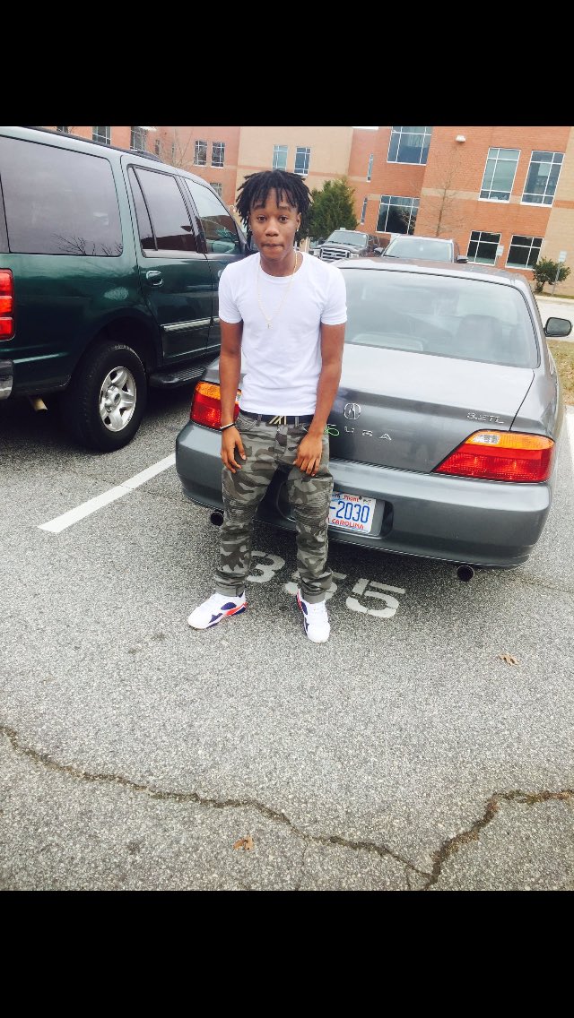Nogeorge_'s tweet photo. #shortguytwitter 5'7 and a quarter😂😂 https://t.co/EUb5MqjSfJ
