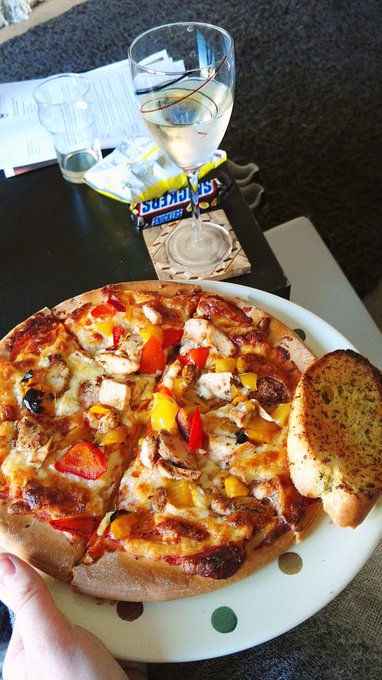 Pizza and wine for dinner... snickers for dessert. Because im a classy lady lol 😅 https://t.co/S0Whp<a href="/tag/sexysunday"class="tags"><span>#sexysunday</span></a><a href="/tag/selfiesunday"class="tags"><span>#selfiesunday</span></a>