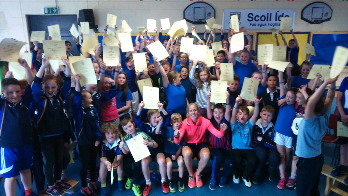 ScoilIde's tweet photo. Delighted that @JoyNevilleRef presented #FitForLife Certs to our 4ths who completed the challenge &amp; gave advice about facing challenges. https://t.co/4pFKYDcxsv