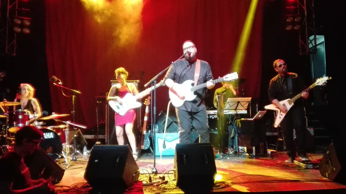 Comienza el #ballantinestruemusic con <a href="/soymolinamolina/">Molina Molina</a> y su peazo de banda. <a href="/WarnerMusicES/">Warner Music Spain</a>