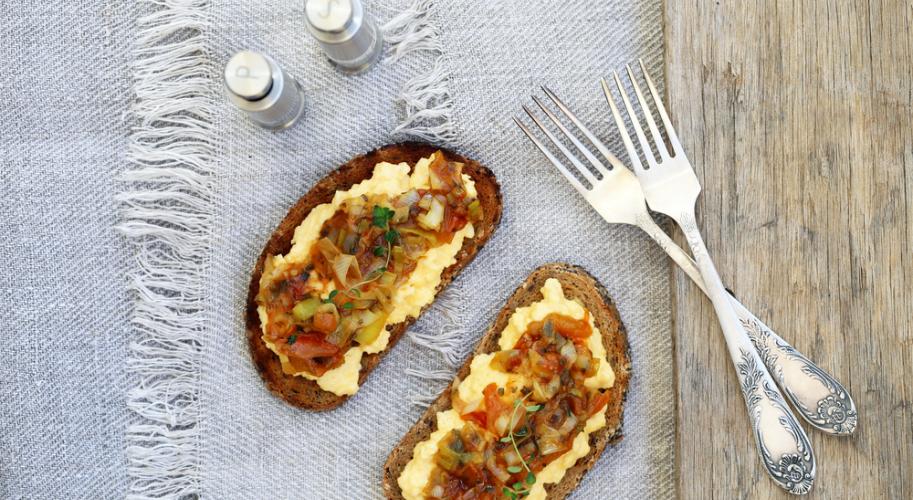 #ProTip: put caramelized onions in everything! Especially that #GrilledCheese you're gonna drunkenly make tonight. bit.ly/2r7rBEn