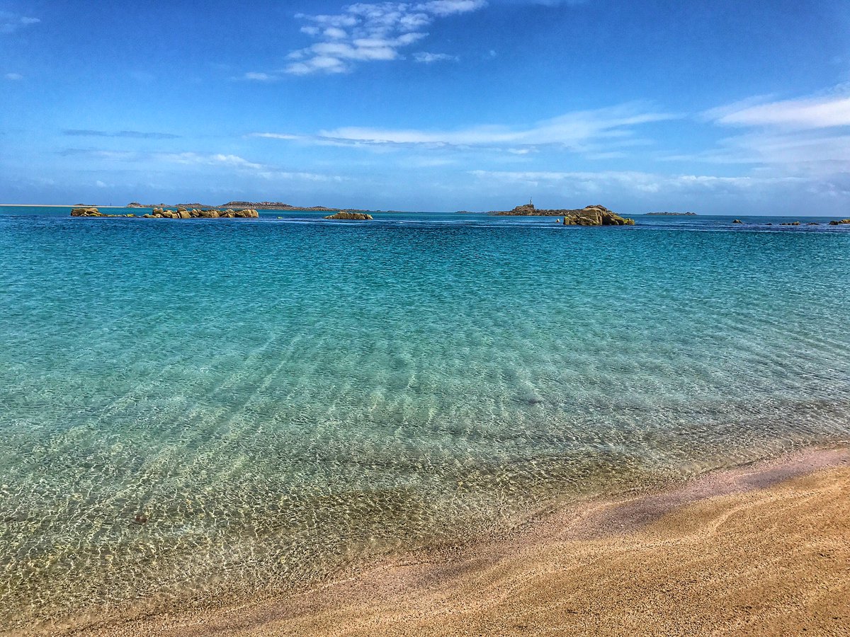 bigwsmallp's tweet photo. Epic day trip with @JerseySeafaris to the Minquiers today! 10/10 all round! A must if you visit the Channel Islands // @VisitJerseyCI #ttot https://t.co/Txy6E31UQ8