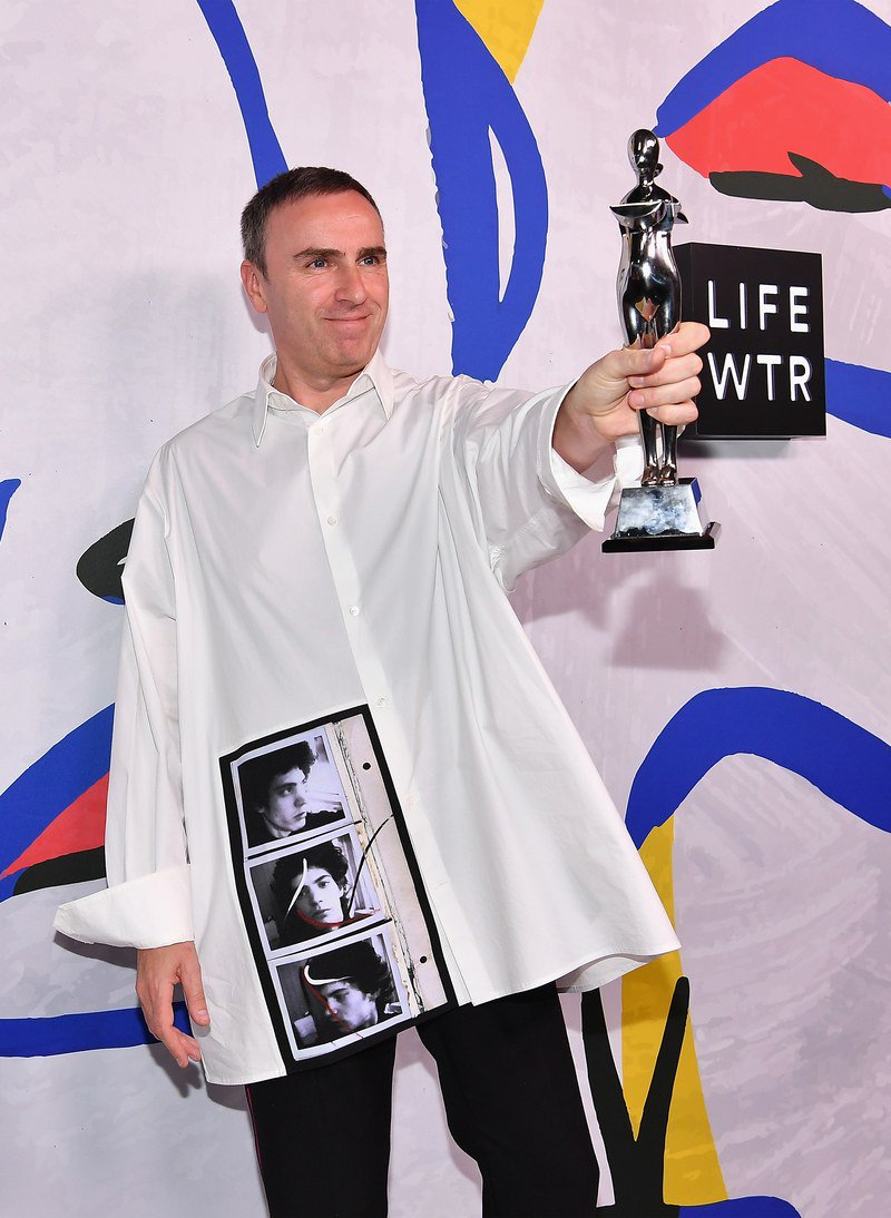GQStyle's tweet photo. Raf Simons's fashion domination continues https://t.co/5L4GczAfSs https://t.co/c2MYvPnWTh