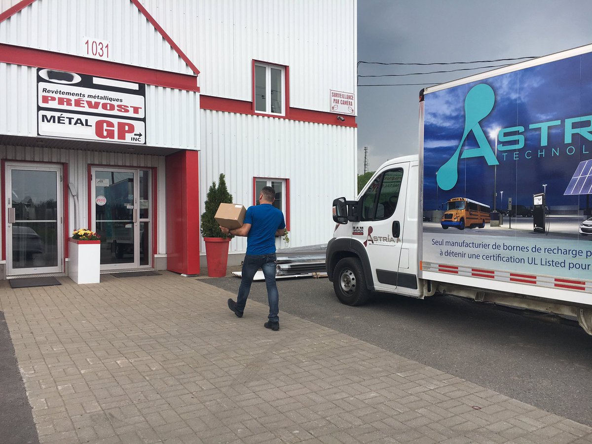 Astriatech's tweet image. 2e livraison pour AstriA, achat de borne de recharge via site internet de Canac 👍