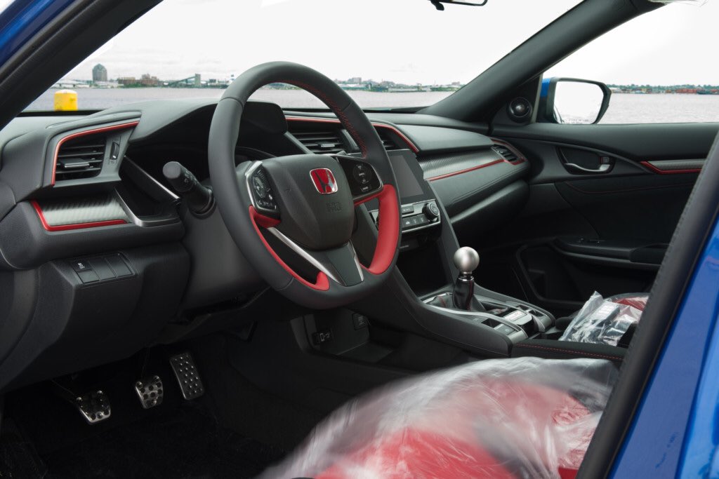 driveopolis's tweet photo. The new Honda Civic Type R VIN 01 bid is at $200k. 🔥🔥🔥 #HondaCivic #TypeR https://t.co/ElH8KtsBUe