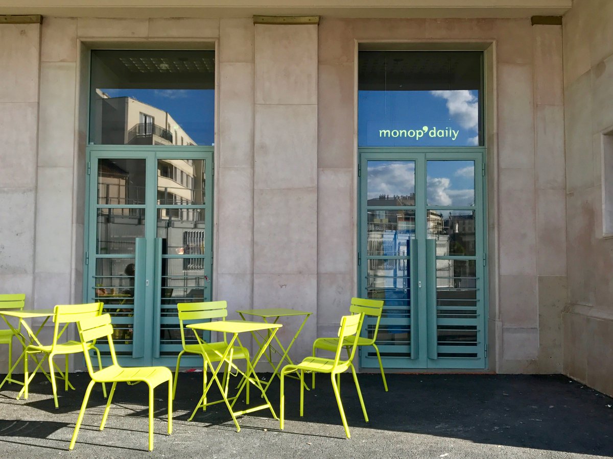 WeVersailles's tweet image. Une nouvelle terrasse de #Monopdaily à la gare de #Versailles Chantiers. Très sympa. @lignesNetU_SNCF @RERC_SNCF